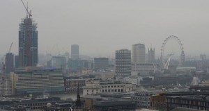 A general view shows buildings in central London on March 19, 2015. A toxic air pollution cloud blew over Britain on Thursday causing potential health problems for vulnerable people as the country struggles to meet its clean air targets. Smog blowing in from Europe has mixed with home-grown pollution to send air pollution levels soaring to nine on a scale of 10 in some parts of the country. AFP PHOTO / ALESSANDRO ABBONIZIO